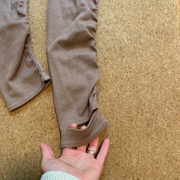 ALO Thigh-High Leg Warmers - Picture 4 of 7